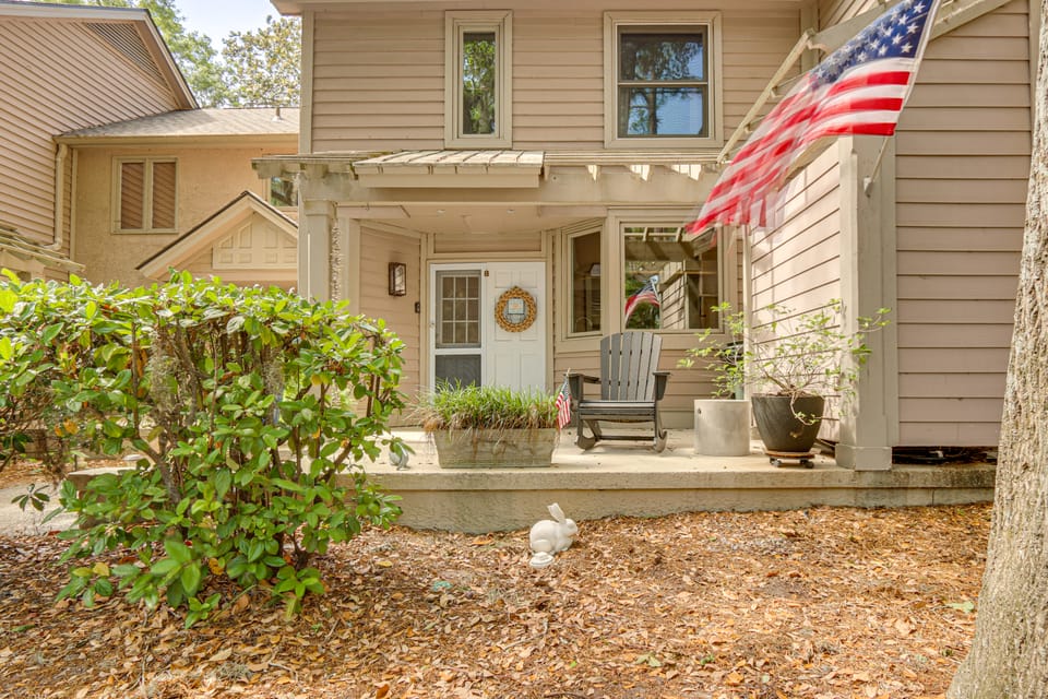 Relax Poolside! Golfer’s Paradise in Hilton Head Apartment in Hilton Head Island