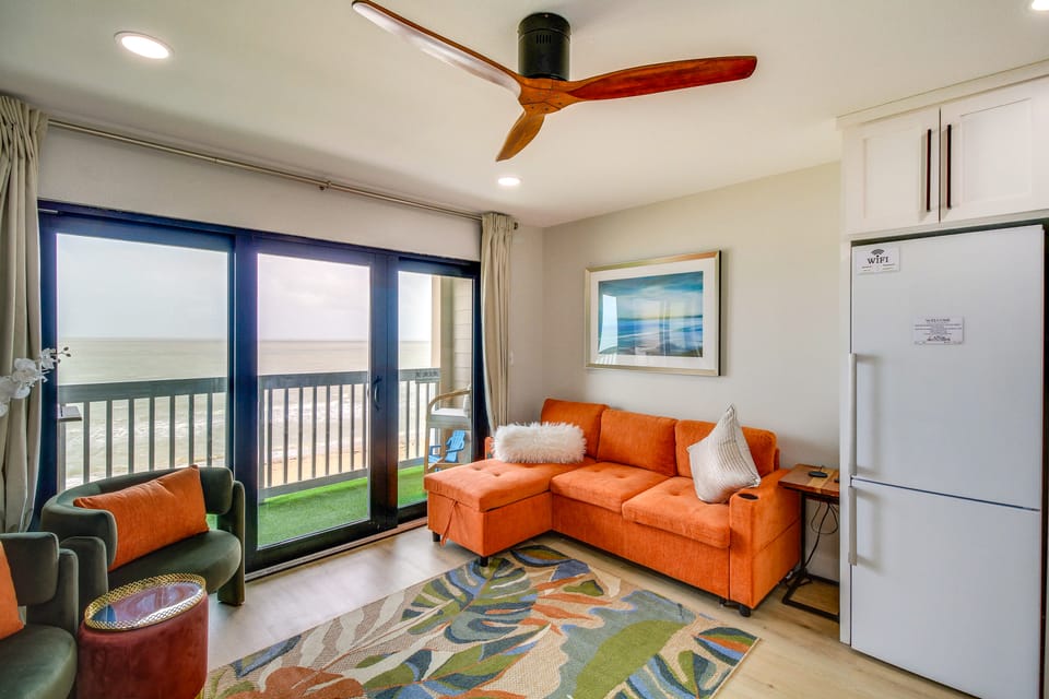 Unwind by the Beach | Pool and Oceanfront View Apartment in Nueces County