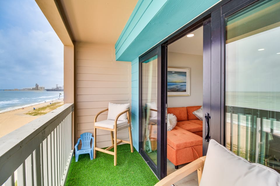 Unwind by the Beach | Pool and Oceanfront View Apartment in Nueces County