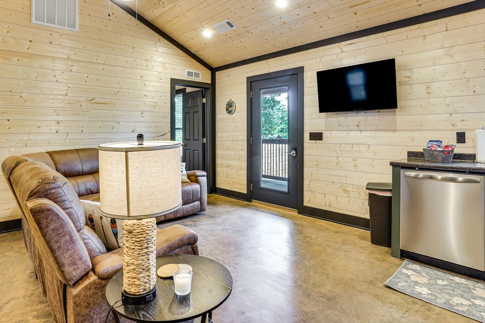 Kentucky Lake Escape: Family Cabin w/ Fire Pit House in Lake Barkley