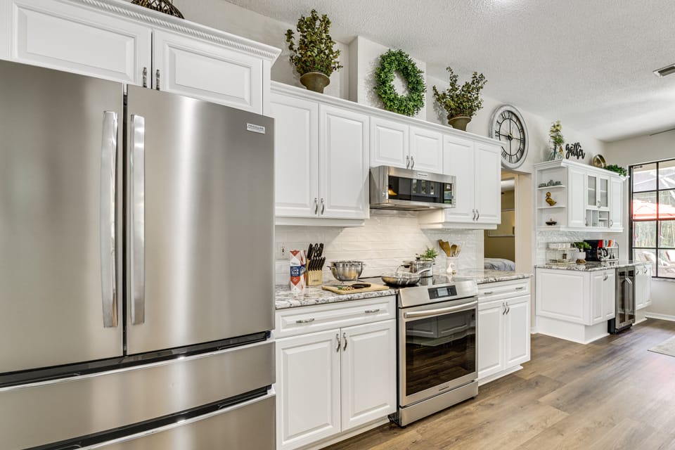 Weeki Wachee Retreat: Heated Pool and Fenced Yard House in Spring Hill