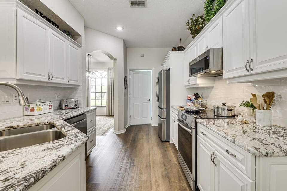 Weeki Wachee Retreat: Heated Pool and fenced Yard House in Spring Hill