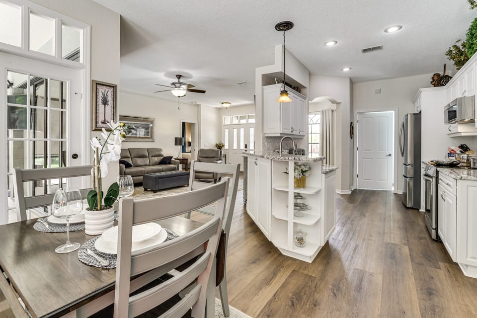Weeki Wachee Retreat: Heated Pool and Fenced Yard House in Spring Hill
