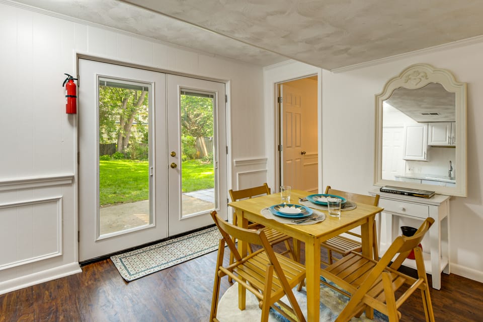 4 Mi to Lake Bernard Frank! Bright Unit w/ Patio Apartment in Aspen Hill
