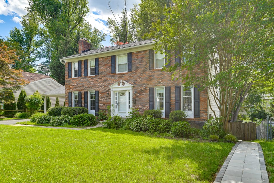 4 Mi to Lake Bernard Frank! Bright Unit w/ Patio Apartment in Aspen Hill