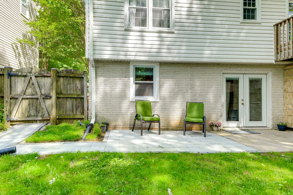 4 Mi to Lake Bernard Frank! Bright Unit w/ Patio Apartment in Aspen Hill