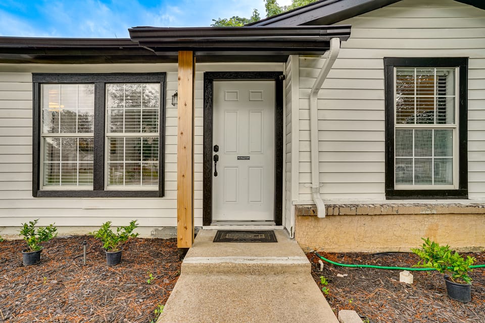 < 2 Mi to Dallas Stadium! Work & Play Base w/ Yard House in Arlington