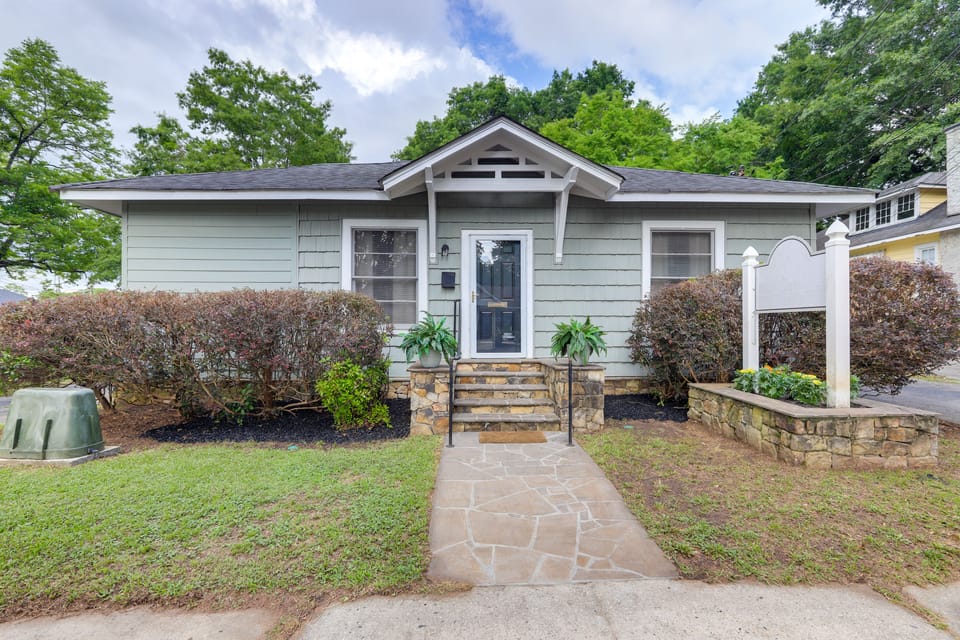 4BR Griffin Home | Walk Downtown | Large Driveway House in Griffin