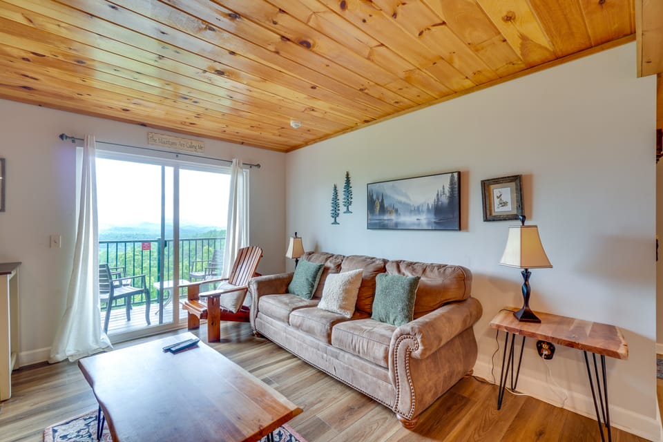 Gatlinburg Resort Condo: Explore the Smokies! Apartment in Pittman Center