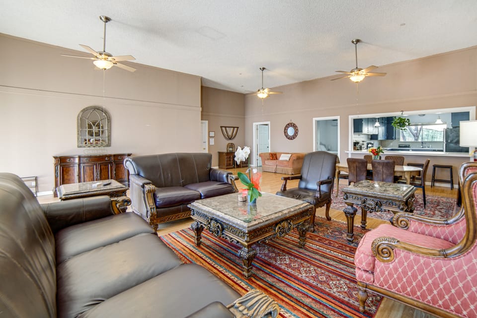 Walk to Clear Lake: 2-Unit Church Combo Stay! House in Lakeport