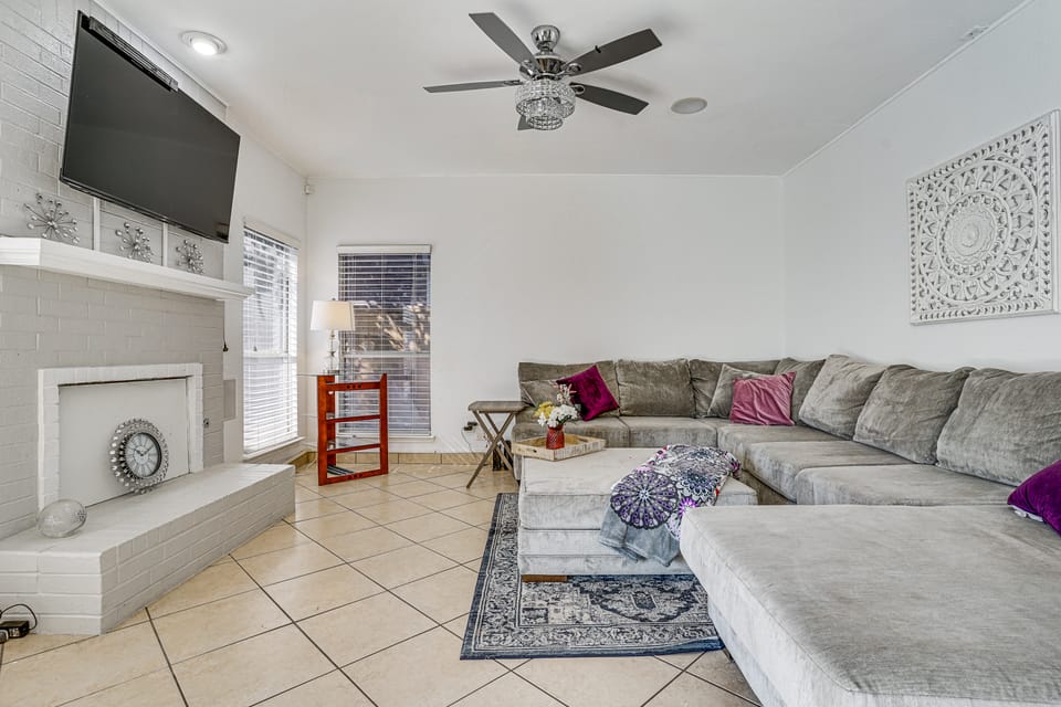 Arlington Home: Pool Oasis Near AT&T Stadium House in Arlington