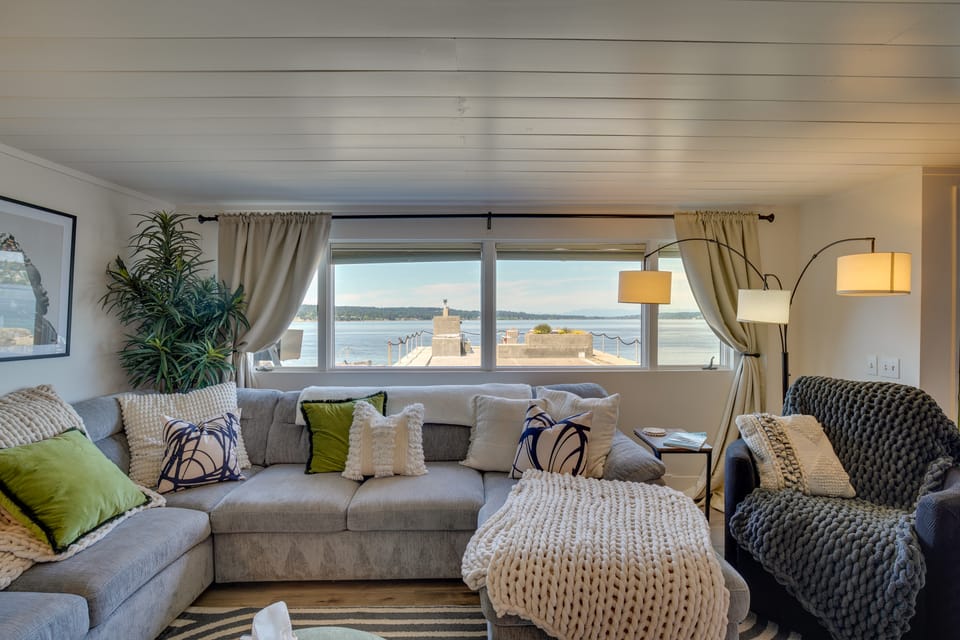 Waterfront Cabin w/ Stunning Sound Views House in University Place
