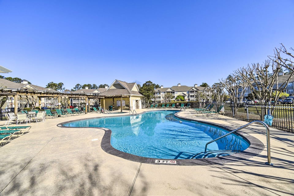 Golf + Poolside Days! Condo 9 Mi to Sunset Beach Apartment in South Carolina