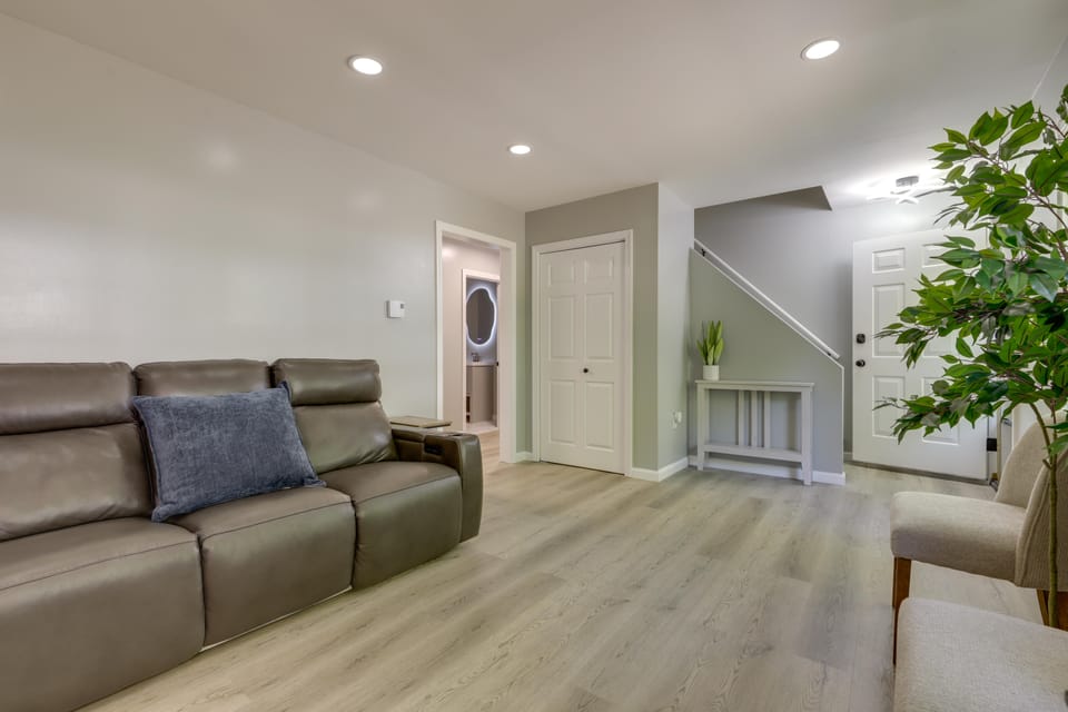 Modern Home Minutes to Mystic, Casinos and Ocean Apartment in Groton