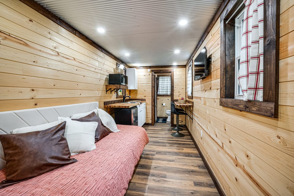 Tiny Cabin Nature Retreat Near Blue Rock House in Ohio