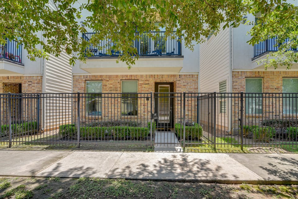 Urban Gem w/ Balcony! Near NRG Stadium & Downtown Apartment in Houston