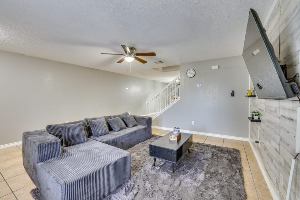 Pets Welcome! Wilmer Haven w/ Private Yard & Patio House in Texas