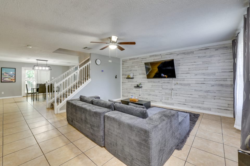 Pets Welcome! Wilmer Haven w/ Private Yard & Patio House in Texas