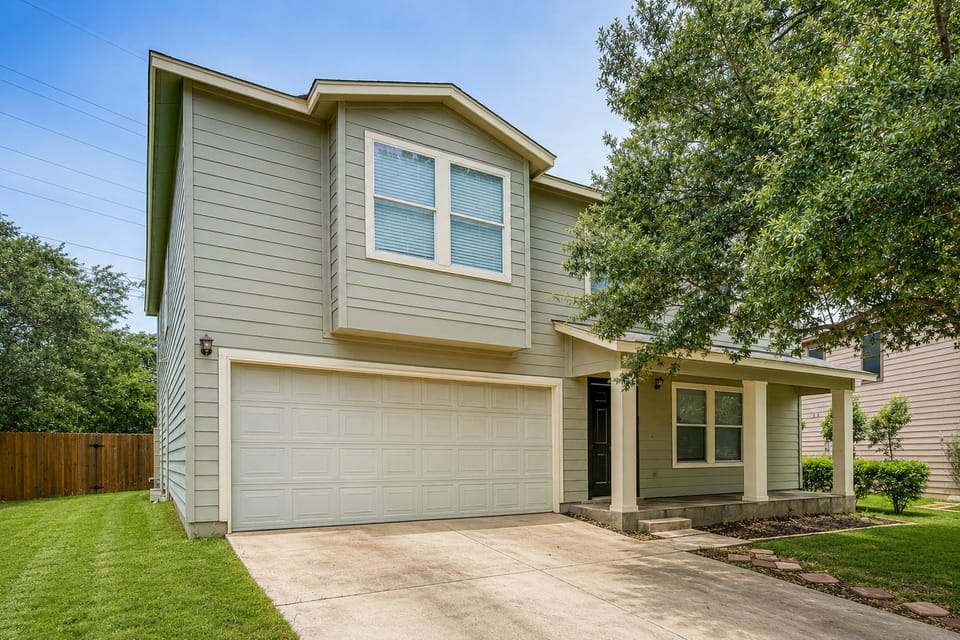 Pool Table & Patio! Group Hub, 4 Mi to SeaWorld House in San Antonio