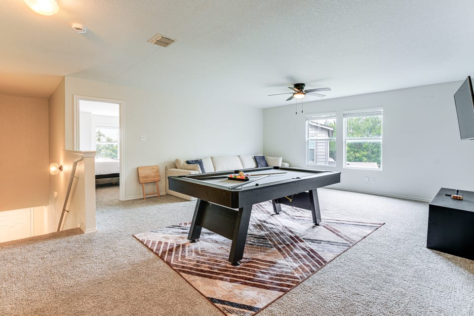 Pool Table & Patio! Group Hub, 4 Mi to SeaWorld House in San Antonio