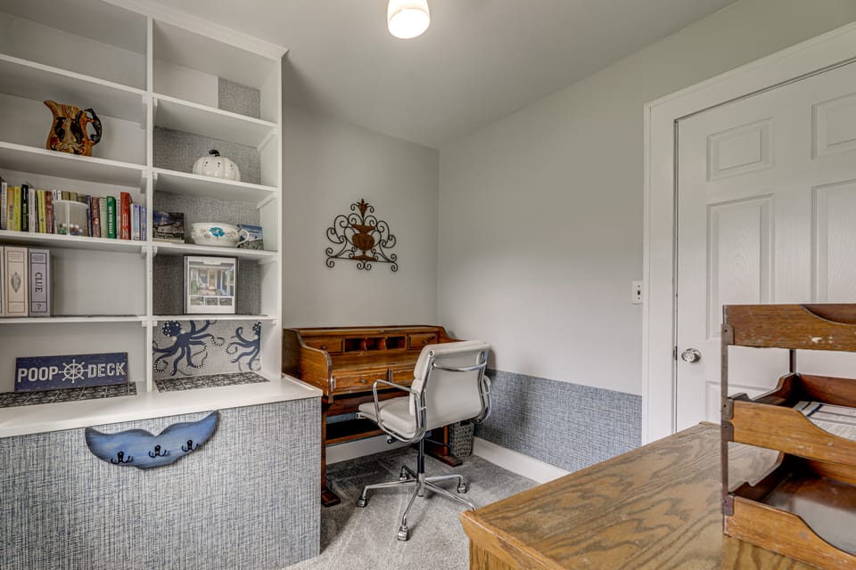 2 Mi to Beach & Boardwalk! New London Haven Apartment in New London