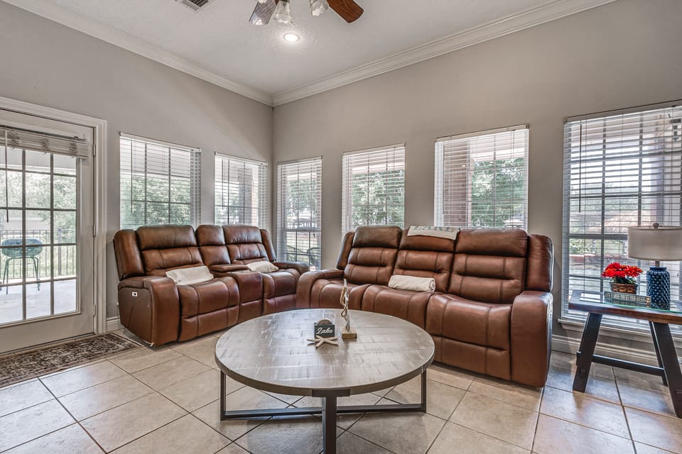 Lakefront Family Home w/ Private Pool in Willis House in Lake Conroe