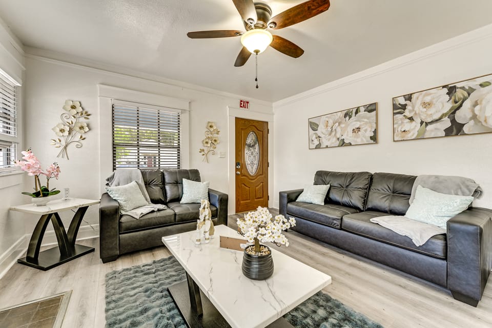 Game Room & Covered Patio! Central Tampa Retreat House in Tampa
