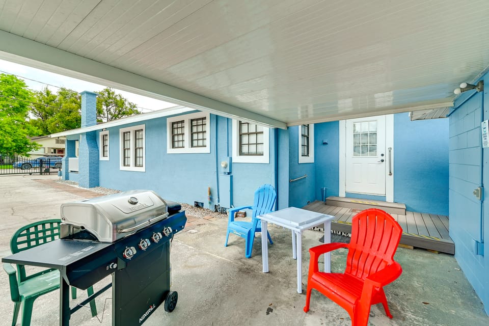 Game Room & Covered Patio! Central Tampa Retreat House in Tampa