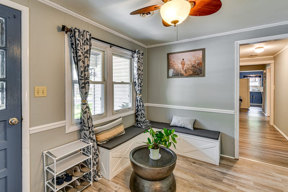Shop, Dine, Walk to Houghton Lake! Family Getaway House in Prudenville