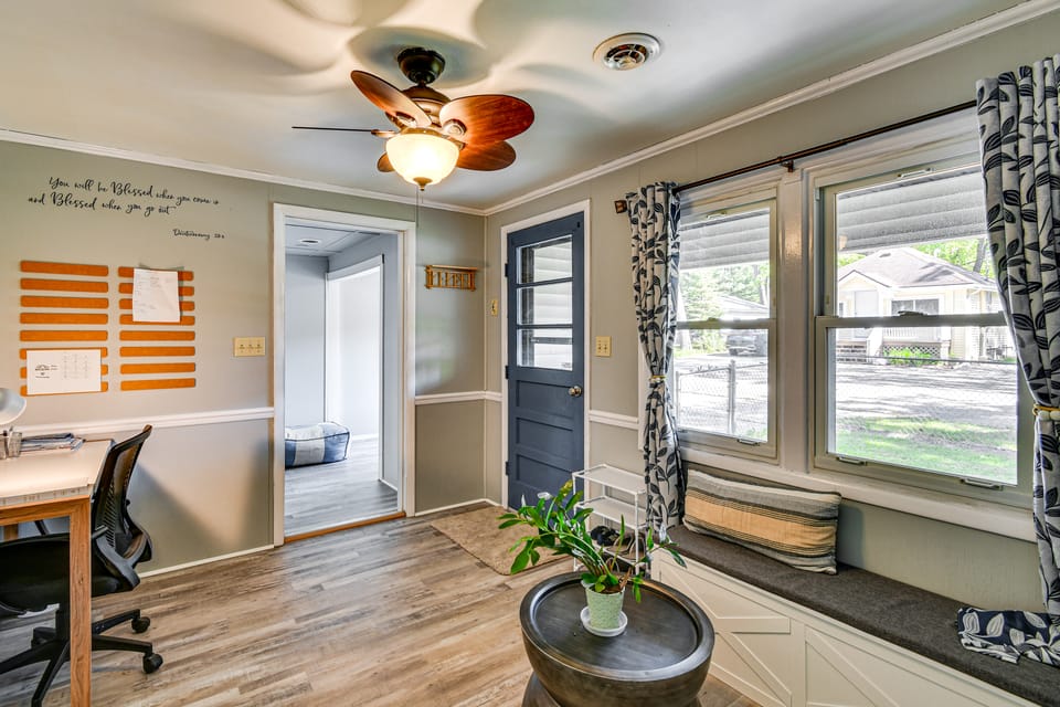 Shop, Dine, Walk to Houghton Lake! Family Getaway House in Prudenville