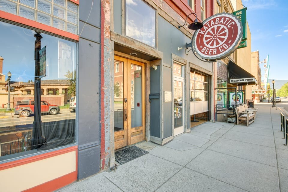 Stroll to Main St: Livingston Gem w/ Rooftop Deck Apartment in Livingston