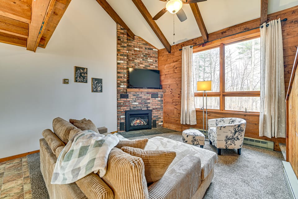 Woodland Views: Romantic Hudson Valley Hideaway Apartment in Capital District, NY, USA