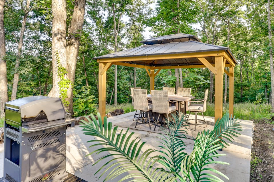 Gazebo Grilling & River Chilling: Front Royal Home House in Shenandoah Valley