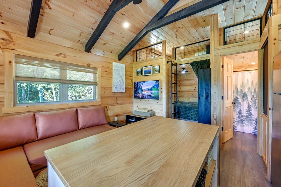 Fire Pit & Porch! Franklin Cabin in Private Meadow Apartment in Tennessee