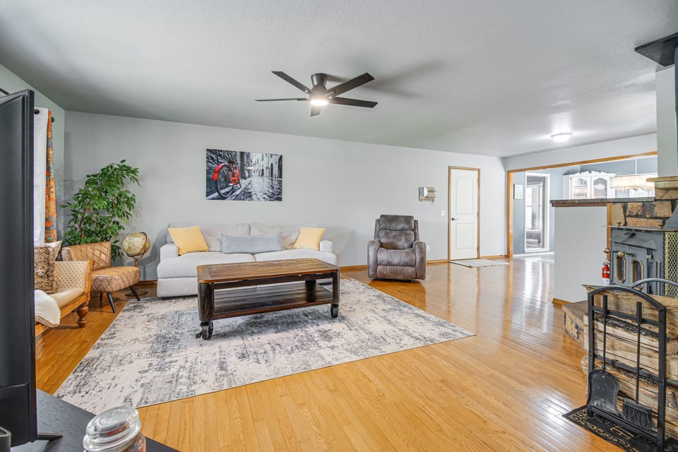 Bentonville Bike Lift Base Camp w/ Sauna & Acreage House in Bella Vista