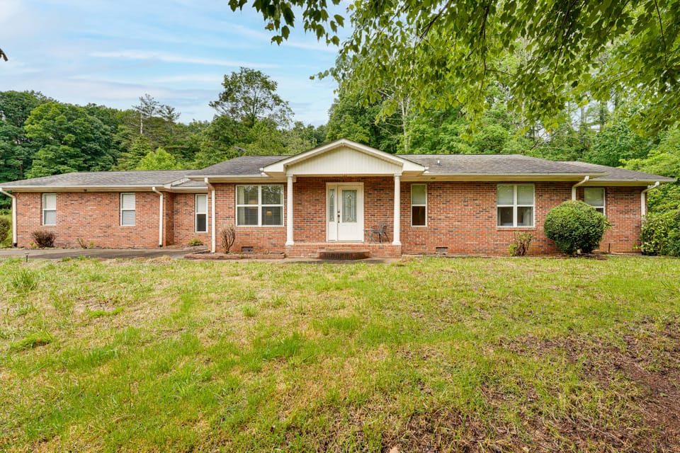 7 Mi to Lake Chatuge! Family Home w/ Office & Yard House in Tennessee
