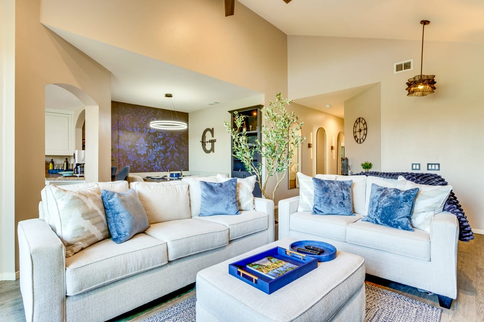 Luxury Palm Desert 'G House' w/ Views, Close Pool Apartment in Palm Desert