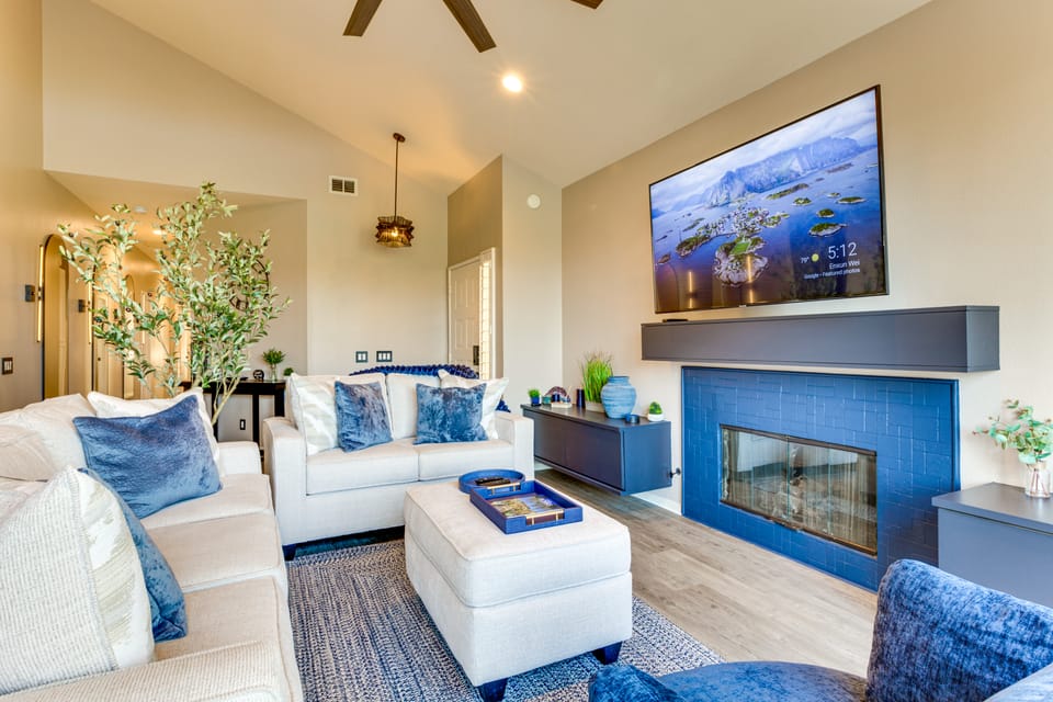 Luxury Palm Desert 'G House' w/ Views, Close Pool Apartment in Palm Desert