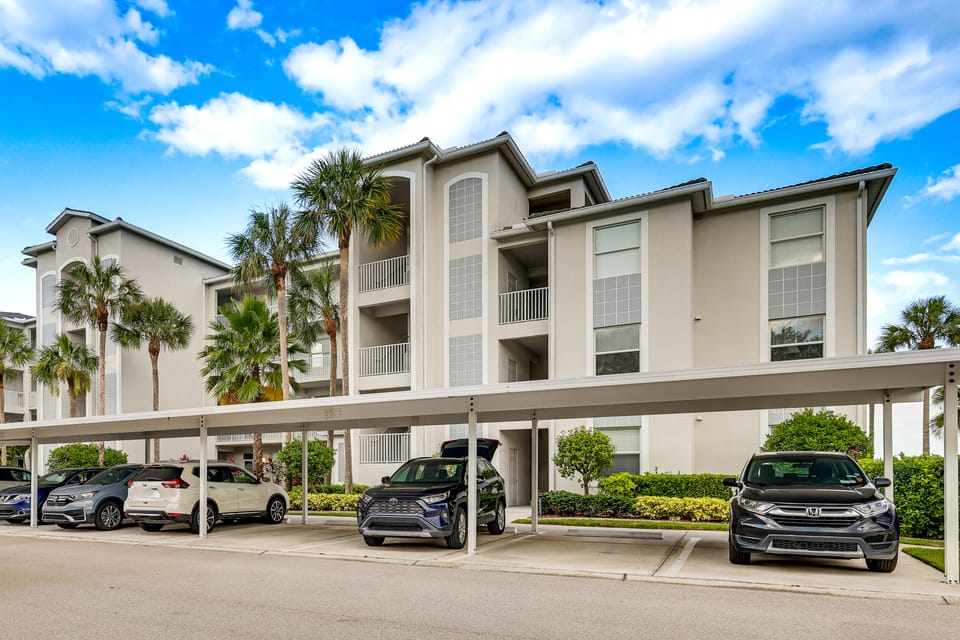 Golf + Poolside Days! Extended Fort Myers Escape Apartment in Fort Myers