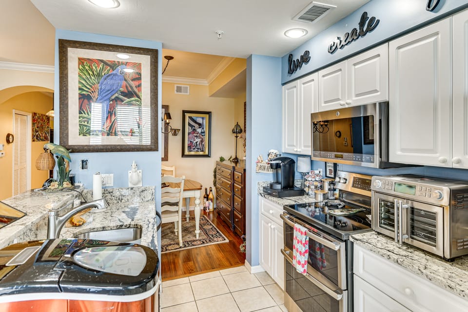 Golf + Poolside Days! Extended Fort Myers Escape Apartment in Fort Myers