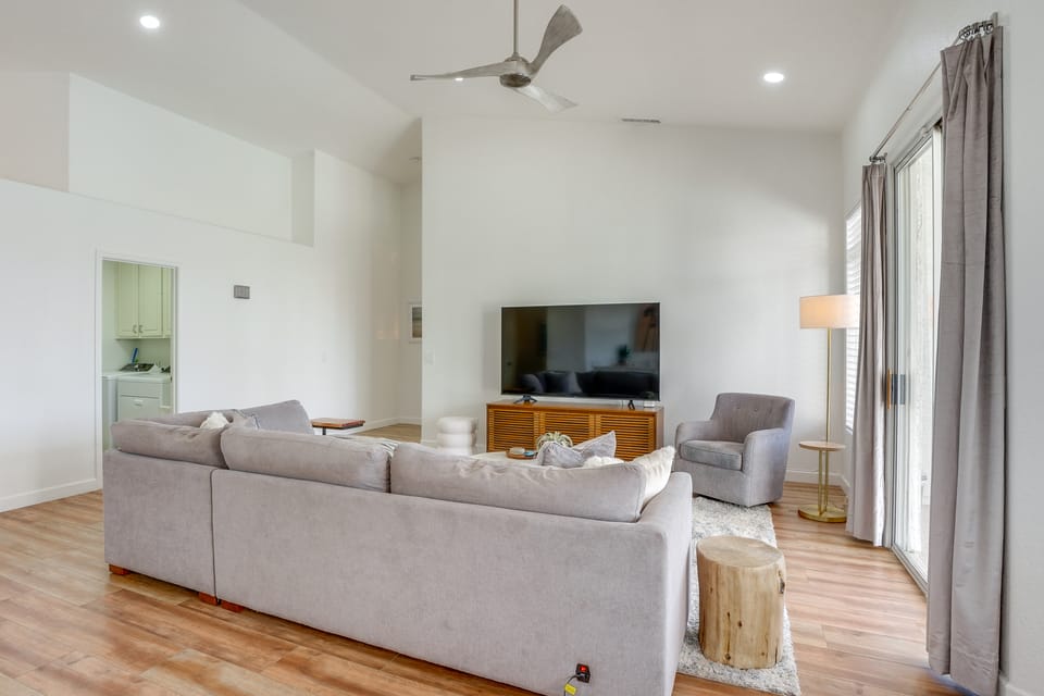 Pool + Lakefront: Upscale Glendale Getaway House in Glendale