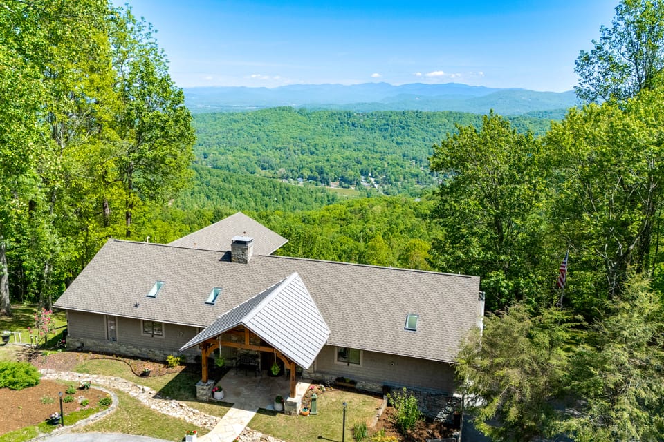 Mtn-View Hilltop Home, 5 Mi to Hendersonville House in Laurel Park