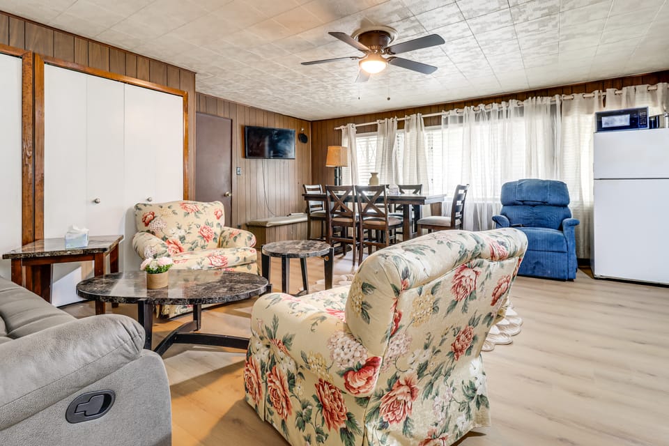 Family-Friendly Home w/ Yard in Farmington Hills! House in Farmington Hills