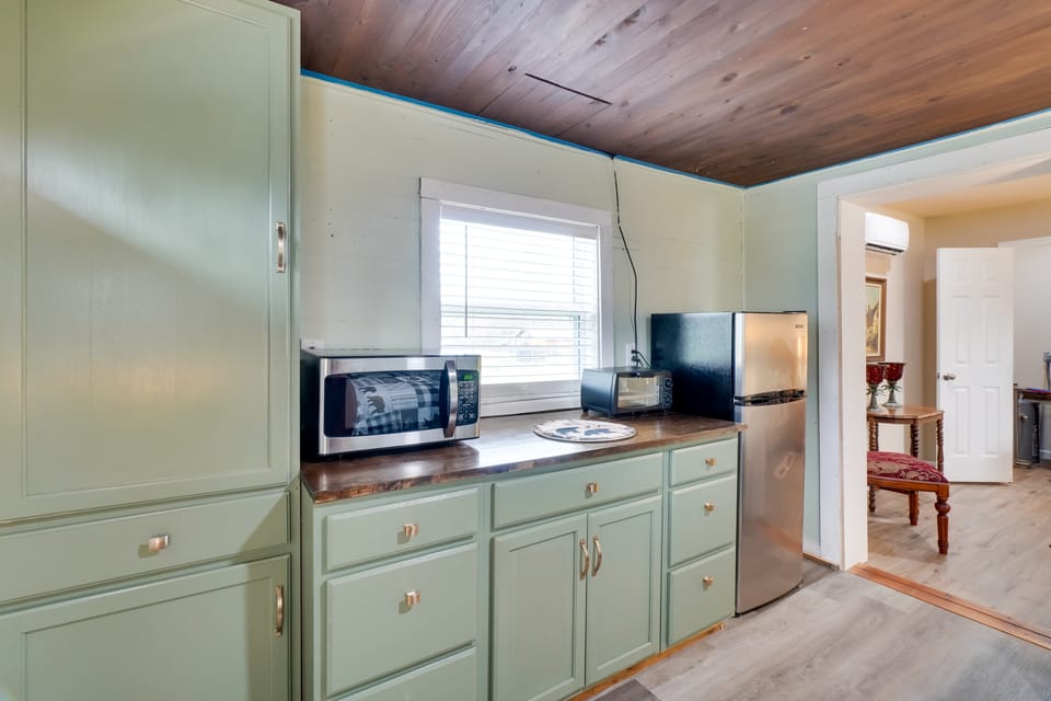 2 Mi to Great Smoky Mtns NP! 3-Cabin Retreat House in Townsend