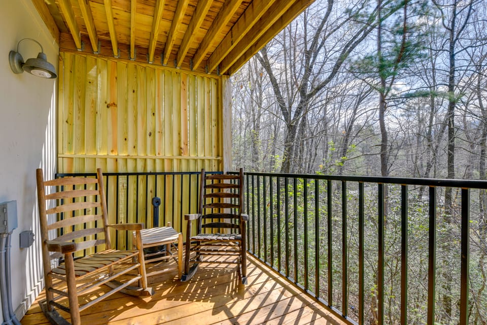 2-Unit Compound w/ Hot Tubs & Views in Gatlinburg! Apartment in Gatlinburg