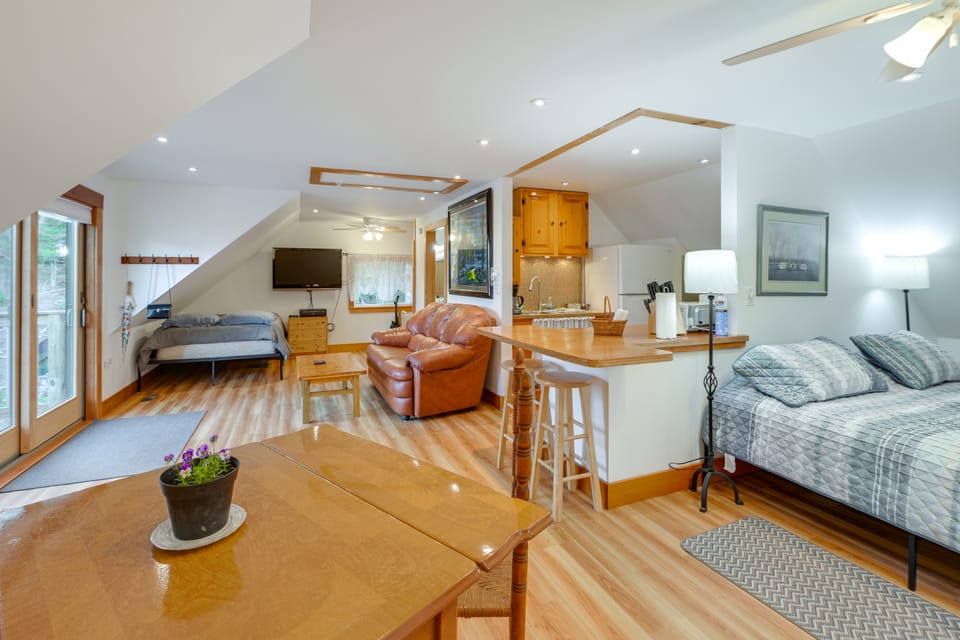 Waterfront Maine Hideaway: 14 Mi to Quoddy Head Apartment in Lubec