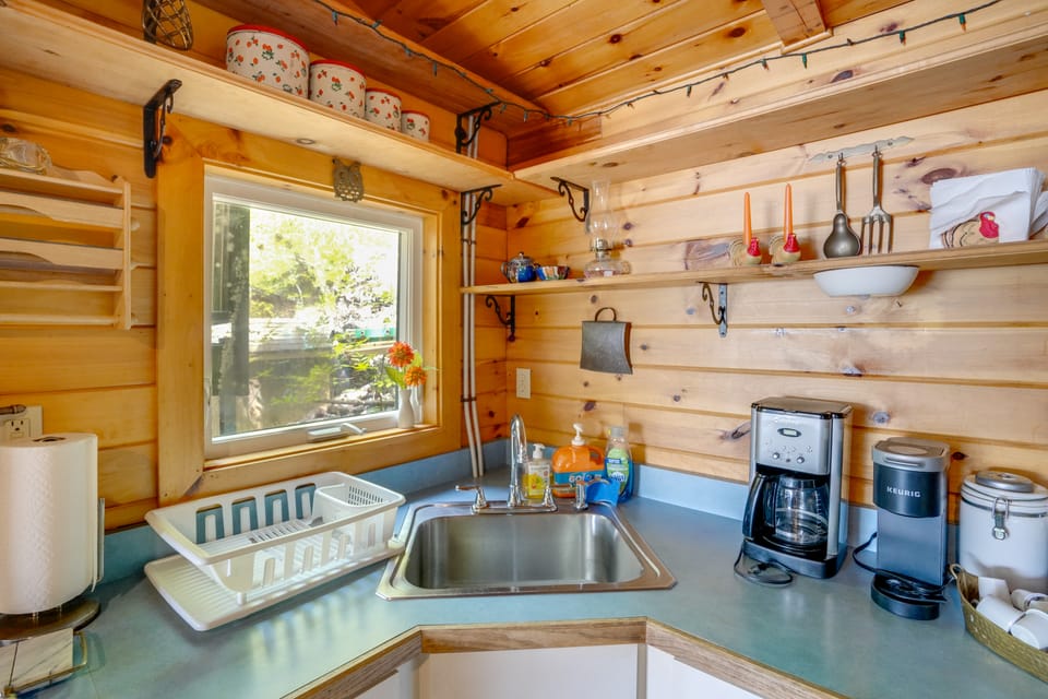 Lakeside Berkshires Cabin w/ Private Dock & Views House in Lee