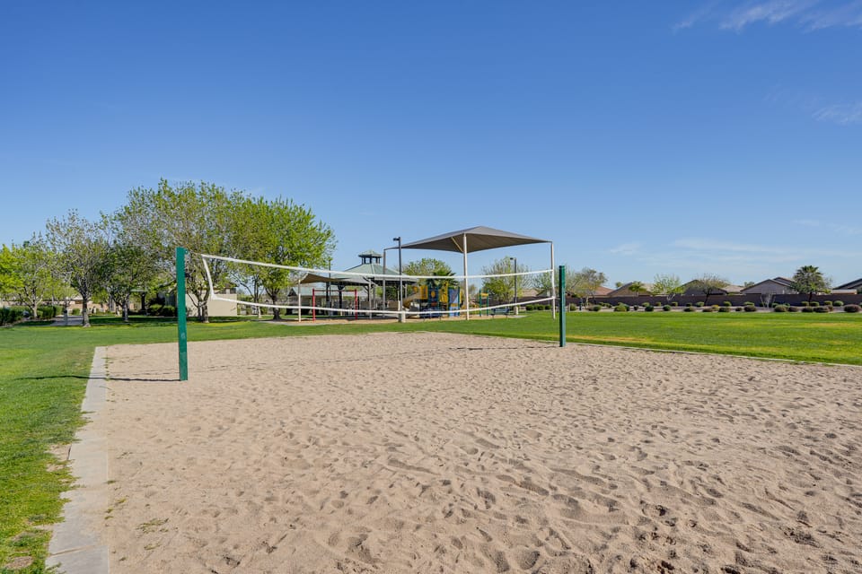 Spacious Backyard! Family Haven in San Tan Valley House in Johnson Ranch