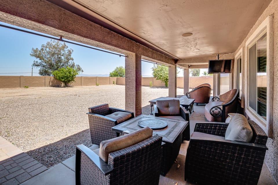 Spacious Backyard! Family Haven in San Tan Valley House in Johnson Ranch