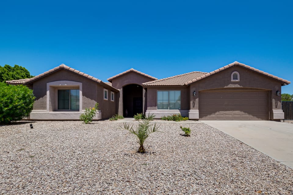Spacious Backyard! Family Haven in San Tan Valley House in Johnson Ranch